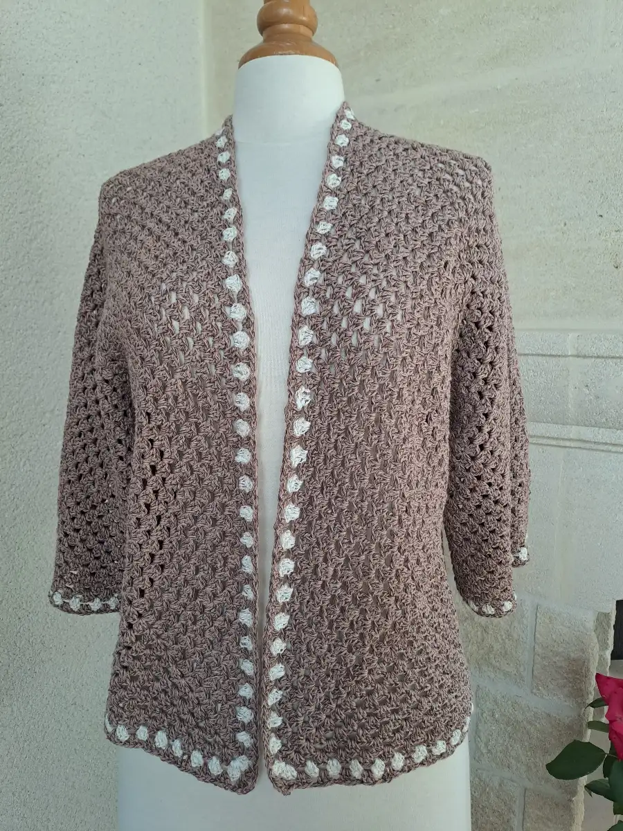 Veste au crochet beige
