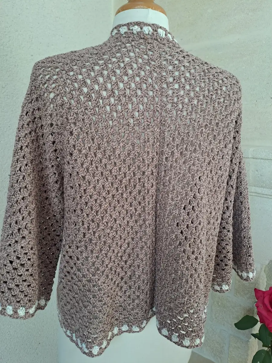 Veste au crochet beige